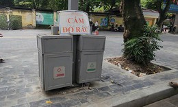 Phường Láng nói gì về thùng rác công nghệ bị ‘bỏ quên’ giữa phố?