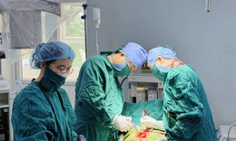 Lần đầu tiên triển khai thành công kỹ thuật thay thân đốt sống Titan tại Nghệ An
