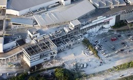 Nhật Bản chạy đua cứu hộ sau trận động đất đánh sập AEON Mall ở Kumamoto