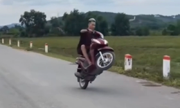 Lấy xe ăn cắp quay clip bốc đầu đăng lên TikTok câu view, thanh niên bị công an tóm gọn 