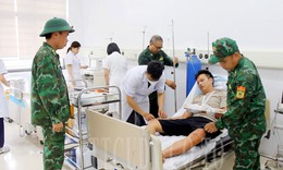 Tin mới vụ 7 thuyền viên tàu cá bị chìm trên biển lúc rạng sáng do giông lốc