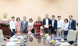 Trao Bằng khen của Bộ trưởng Bộ Y tế và Kỷ niệm chương 'Vì sức khỏe nhân dân' cho đoàn Bệnh viện Bay Orbis-Hoa Kỳ