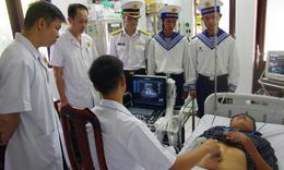 Kịp thời cấp cứu ngư dân bị tắc mật trong lúc đánh bắt hải sản