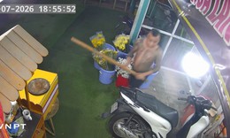 Gã đàn ông ở Đồng Tháp đánh vợ cũ, đập phá tiệm hoa làm một người bị thương