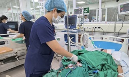 Hà Nội: Một phụ nữ nguy kịch, phải lọc máu liên tục do sốt xuất huyết biến chứng nặng