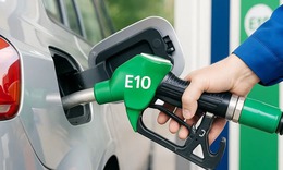 Giá xăng giảm, E10RON95 còn 20.003đ/lít
