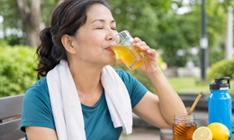 Sau tuổi 50: Người tăng acid uric có cần tránh mật ong?