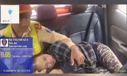 CSGT phát hiện người phụ nữ ngất xỉu bên quốc lộ, kịp thời đưa đi cấp cứu