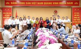 Bộ trưởng Đào Hồng Lan trao quyết định tiếp nhận, điều động, bổ nhiệm lãnh đạo Cục An toàn thực phẩm, Quỹ Phòng bệnh