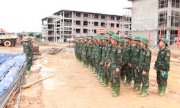 Bộ đội góp sức dựng trường nội trú vùng biên