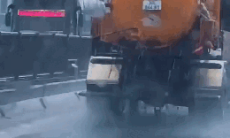 Hà Nội: Tài xế xe bồn để nước thải chảy tràn trên đường Vành đai 3 trên cao bị xử phạt