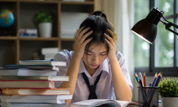 Căng thẳng do học tập, học sinh nên làm gì để vượt qua và khi nào cần tìm kiếm sự giúp đỡ?