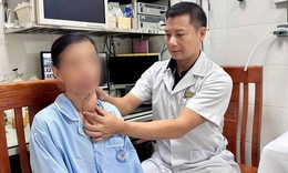 10 năm không điều trị, bướu giáp phát triển khổng lồ chèn ép khí quản