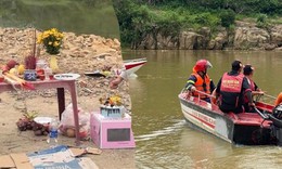 Tìm thấy thi thể nam sinh mất tích 19 ngày, gia đình khóc ngất tại hiện trường