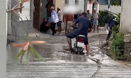 Cố chấp đi vào đường đang thi công, người đàn ông nhận 'kết đắng'