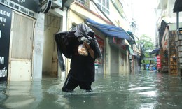 Áp thấp nhiệt đới quần thảo trên Vịnh Bắc Bộ, 6 tỉnh thành có mưa to nhất