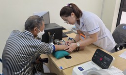 Lý do người trên 60 tuổi nhất định phải tiêm vaccine đầy đủ