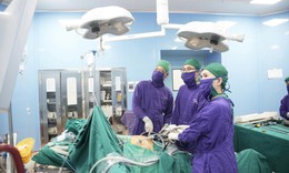 Phẫu thuật nội soi cắt khối u gan lớn cho bệnh nhân 44 tuổi