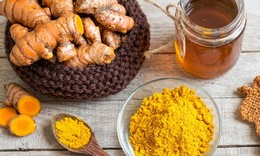 Kết hợp nghệ và mật ong có an toàn không?