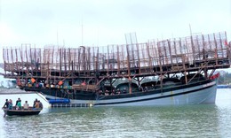 Cứu 32 ngư dân mất liên lạc trên biển, khẩn trương tìm những người còn lại