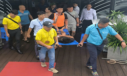 Cứu kịp thời du khách gặp sự cố sức khỏe trên Vịnh Hạ Long