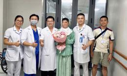 Ho ra hơn 2 lít máu rồi rơi vào suy hô hấp cấp, người bệnh ung thư được cứu sống trong gang tấc