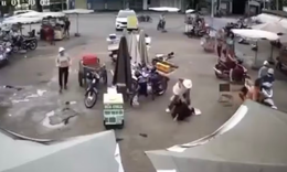 Đang trên đường đi chợ, người phụ nữ bất ngờ bị người lạ đâm trọng thương 