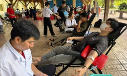 Hàng trăm sinh viên đi hiến máu tình nguyện dịp cuối tuần