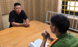 Va chạm giao thông, gã đàn ông đánh phụ nữ và cưỡng đoạt tiền