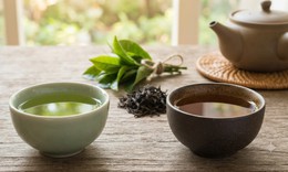 Trà xanh hay trà đen nhiều caffeine, loại trà nào tốt hơn cho sức khỏe?