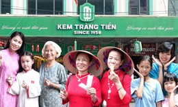 Trước ngày kem Tràng Tiền số 35 đóng cửa, hàng dài người xếp hàng ăn lần cuối
