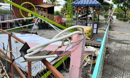 Gió mạnh cuốn bay nhà phao, quật đổ hàng loạt trụ điện ở Đà Nẵng