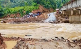 Mưa lớn kéo dài, 7 bản ở vùng cao Nghệ An bị cô lập