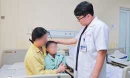 Va chạm với máy tập thể dục, bé trai 5 tuổi bị rách bao quy đầu