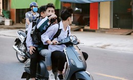 Vì sao cha mẹ vẫn giao xe máy cho con dù biết sai luật, nguy hiểm?