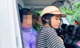 Chuyến xe công vụ đặc biệt vượt sạt lở đưa người bệnh cấp cứu