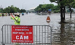 Hà Nội huy động hơn 2.500 người, trên 200 thiết bị hỗ trợ tiêu thoát nước và xử lý điểm úng ngập