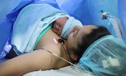 Khó thở, sưng phù chân sau sinh cảnh báo bệnh nguy hiểm gì?