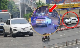Cự cãi sau cuộc nhậu, nam thanh niên lái ô tô tông loạt xe máy trước quán