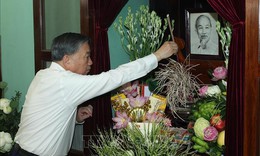 Tổng Bí thư, Chủ tịch nước Tô Lâm dâng hương tưởng nhớ Chủ tịch Hồ Chí Minh