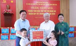 Phó Chủ tịch Thường trực Quốc hội Đỗ Văn Chiến thăm mái ấm trẻ em Nghệ An