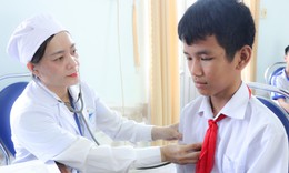 Nhiều học sinh Khánh Hòa được kiểm tra sức khỏe đầu năm học mới