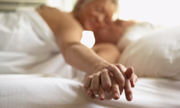 Những lợi ích bất ngờ từ đời sống vợ chồng đối với người trên 60 tuổi