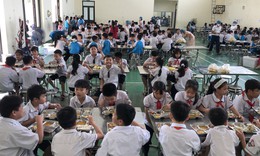 Hà Nội phát hiện nhiều bất cập tại bếp ăn bán trú Trường TH Quảng Bị 1