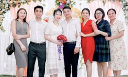 Thấy 4 đứa trẻ bơ vơ, người phụ nữ quyết định về làm mẹ kế