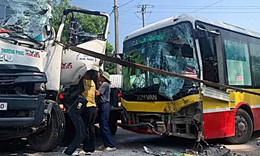 Liên tiếp 2 vụ va chạm xe buýt, Hà Nội yêu cầu chấn chỉnh những gì?
