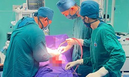Bụng to bất thường, người phụ nữ bất ngờ phát hiện khối u nặng 4 kg