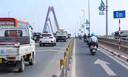 Cầu Nhật Tân xuất hiện mốc khoảng cách 0-50-100-150-200m nhưng chưa xử phạt