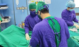 Bé trai 14 tuổi phải cắt bỏ một bên tinh hoàn vì chủ quan đến viện muộn
