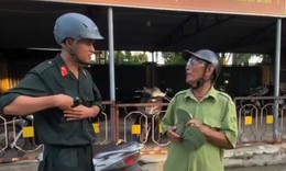 Đại úy Cảnh sát cơ động giúp cụ ông 79 tuổi đi lạc tìm về gia đình